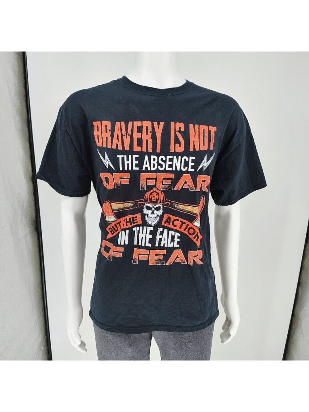 2010s "Bravery Is Not the Absence of Fear" Firefighter Graphic T-Shirt (XL)